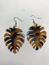 Load image into Gallery viewer, Tortoise Shell Leaf Earrings